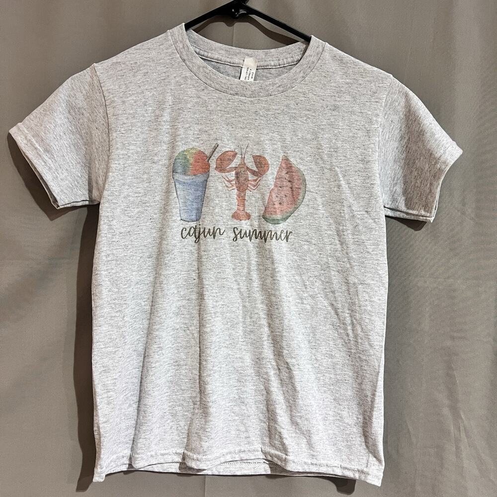 graphic t-shirt featuring "cajun summer" Size Small TG2049 INDIE Skater Y2K